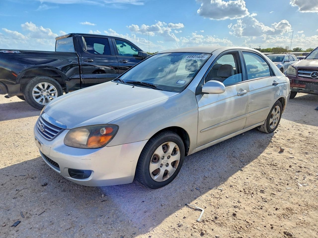منظر 2009 KIA SPECTRA LX، زاوية 1