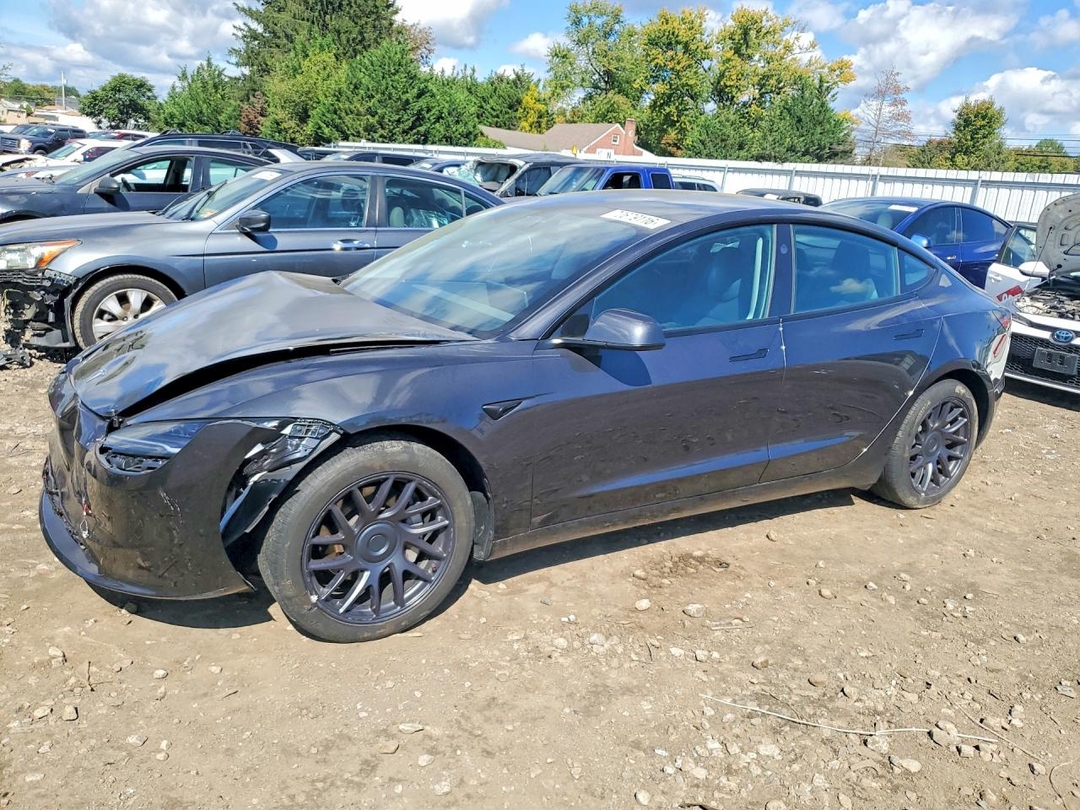Vista de 2024 TESLA MODEL 3, ángulo 1