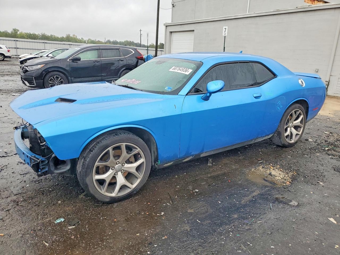 Vue de 2015 DODGE CHALLENGER SXT PLUS, angle 1