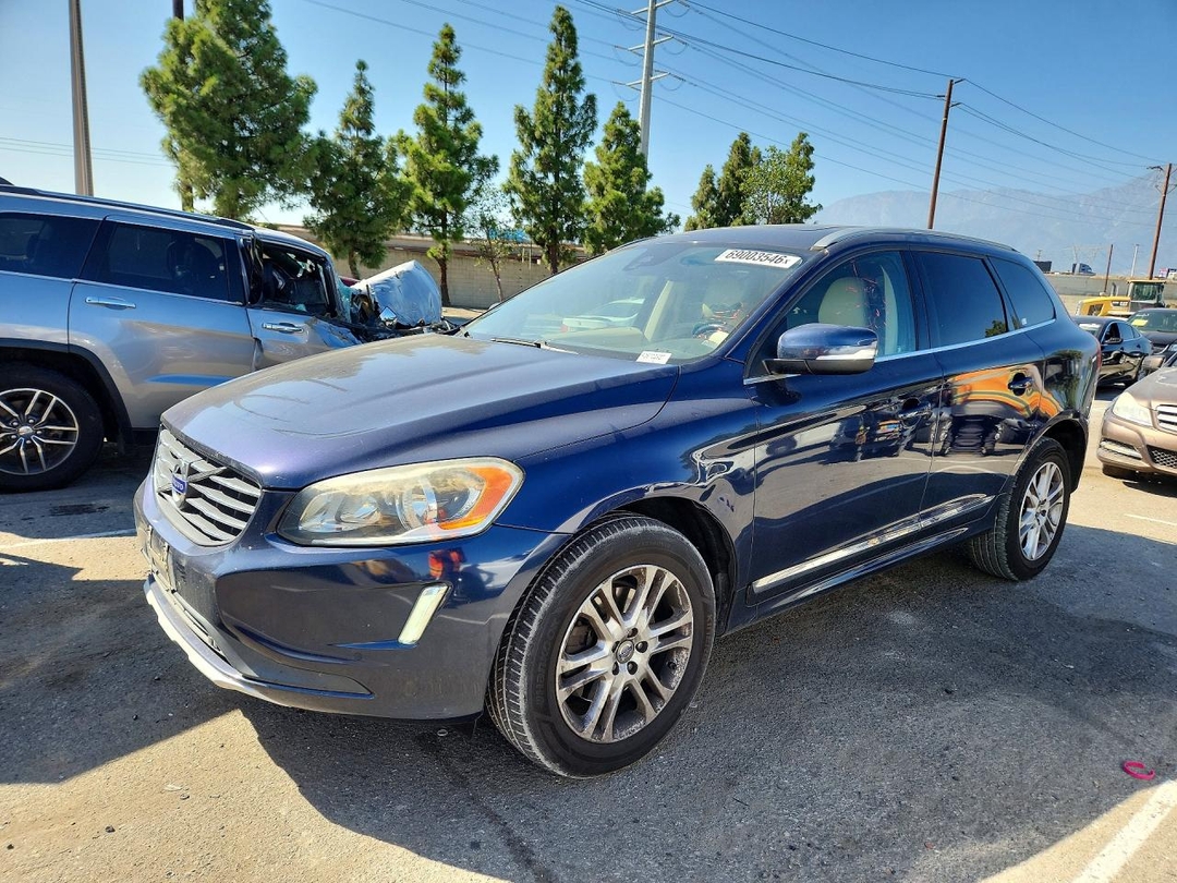 Vue de 2015 VOLVO XC60 T5 PREMIER, angle 1