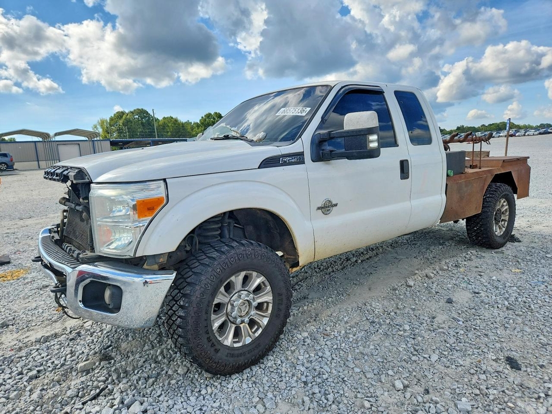 Vue de 2014 FORD F250 SUPER DUTY, angle 1