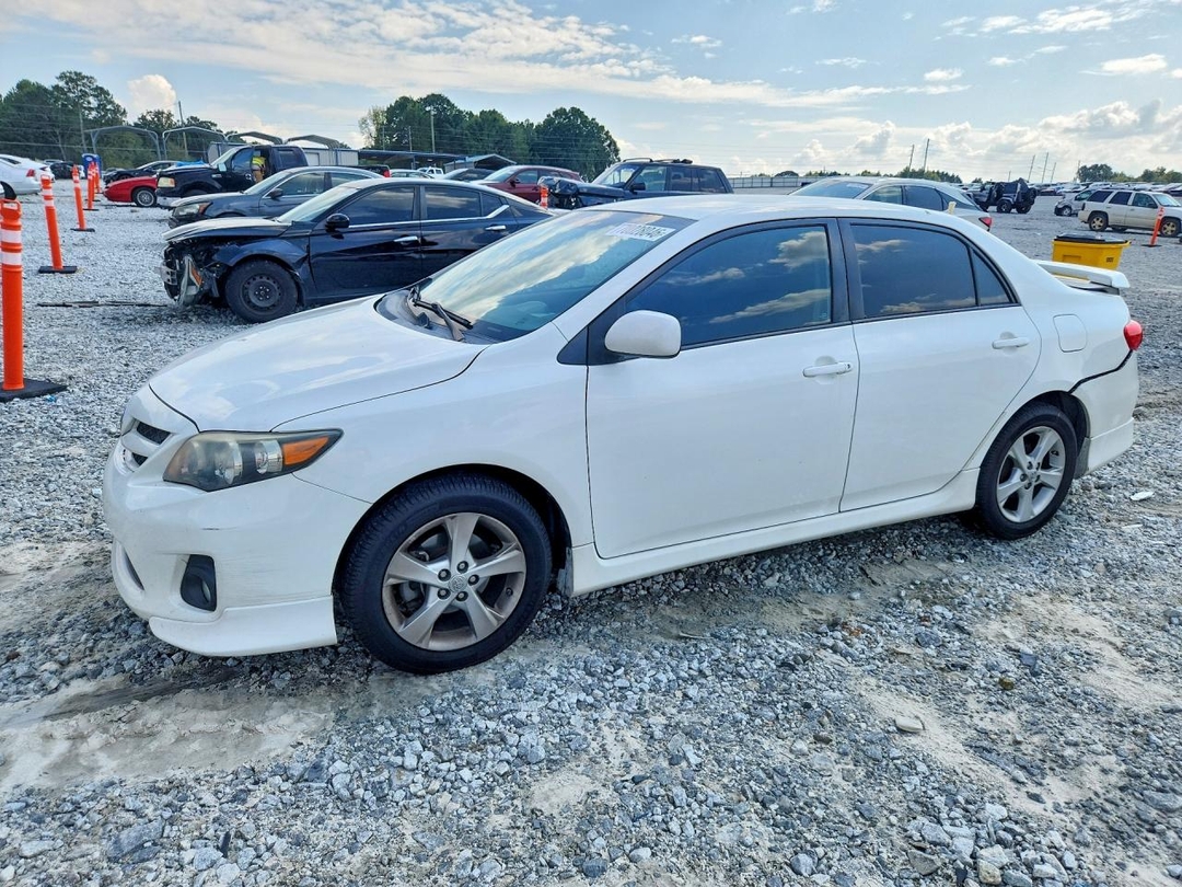 Vue de 2013 TOYOTA COROLLA S, angle 1