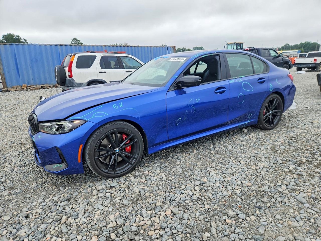 Вид 2023 BMW 330I, угол 1