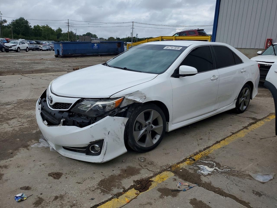 منظر 2014 TOYOTA CAMRY SE V6، زاوية 1