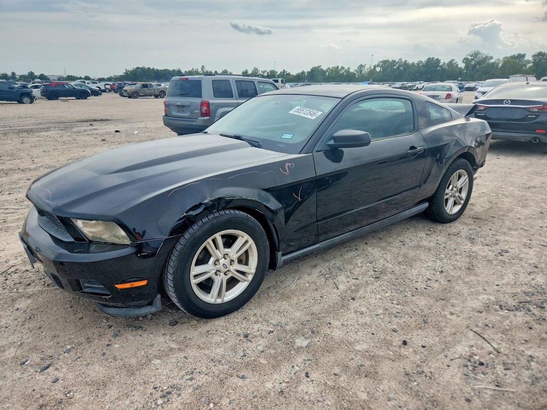 Вид 2011 FORD MUSTANG BASE, угол 1