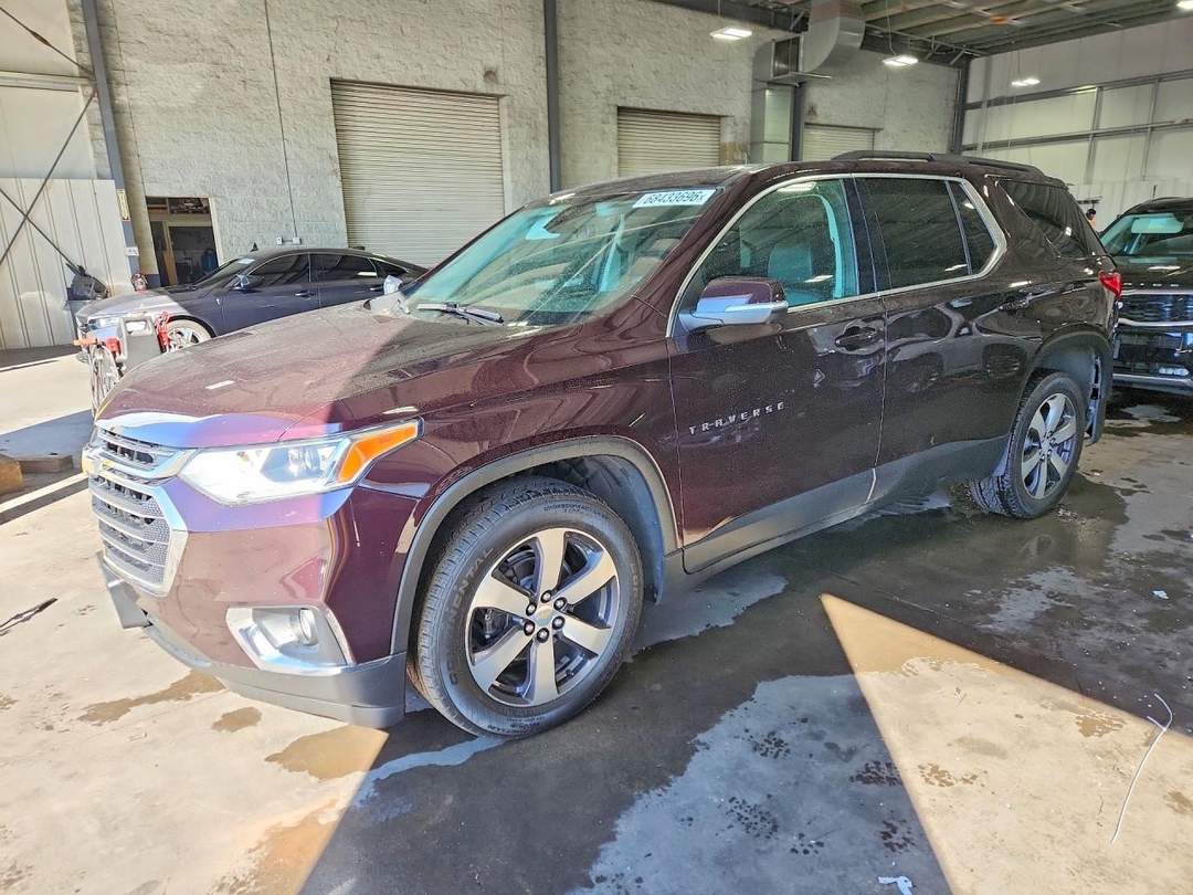 منظر 2021 CHEVROLET TRAVERSE LT، زاوية 1