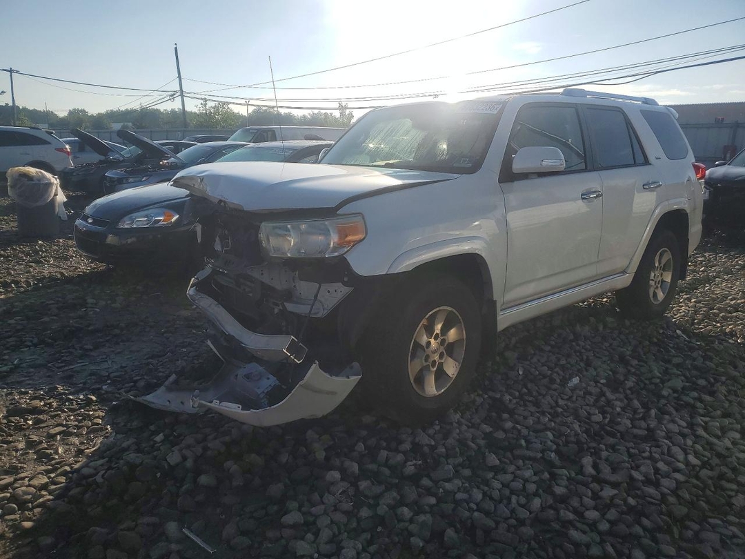 Vue de 2013 TOYOTA 4RUNNER SR5, angle 1