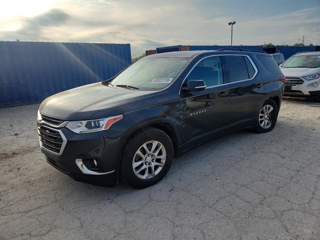 Вид 2020 CHEVROLET TRAVERSE LT, угол 1