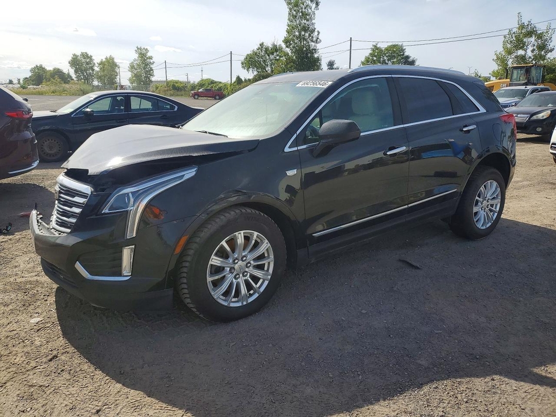 Vista de 2017 CADILLAC XT5, ángulo 1