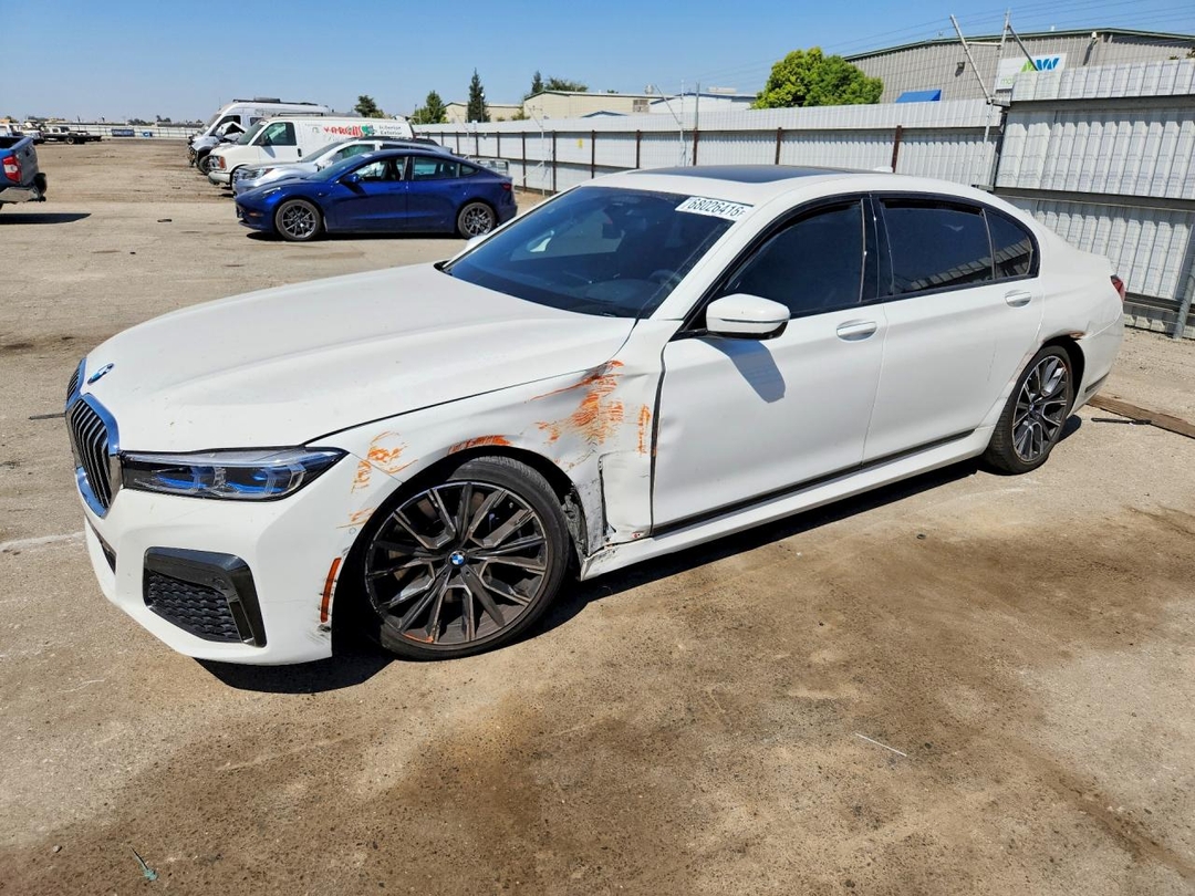 Вид 2020 BMW 750 XI, угол 1