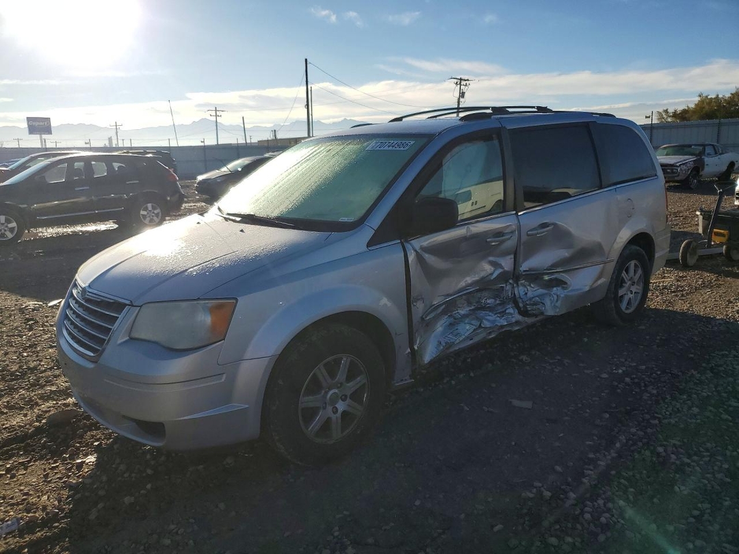 منظر 2010 CHRYSLER TOWN &amp; COUNTRY TOURING، زاوية 1