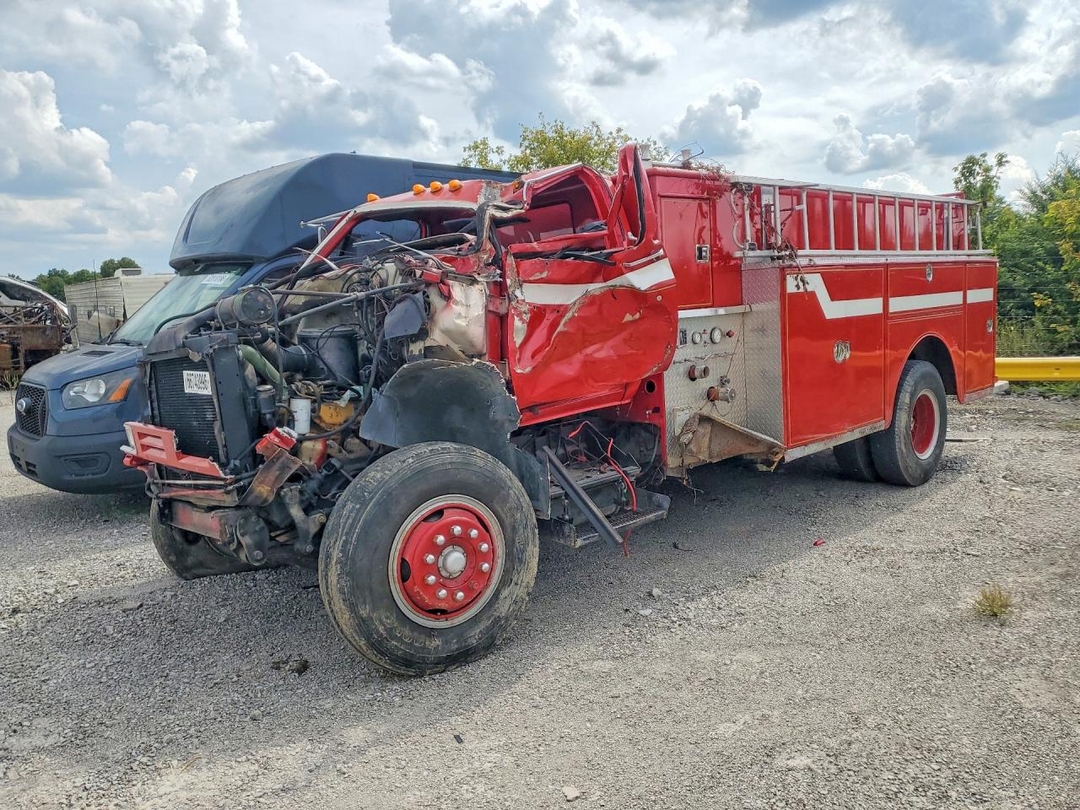 Vista de 1982 CHEVROLET C7 PUMPER FIRE TRUCK, ángulo 1