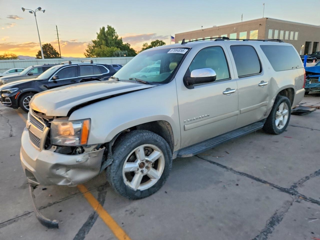 Вид 2007 CHEVROLET SUBURBAN K1500, угол 1