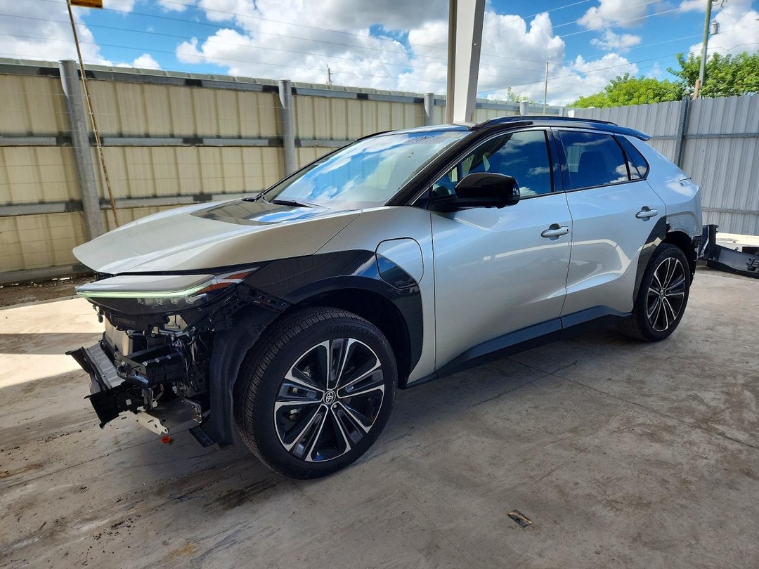 منظر 2024 TOYOTA BZ4X LIMITED، زاوية 1