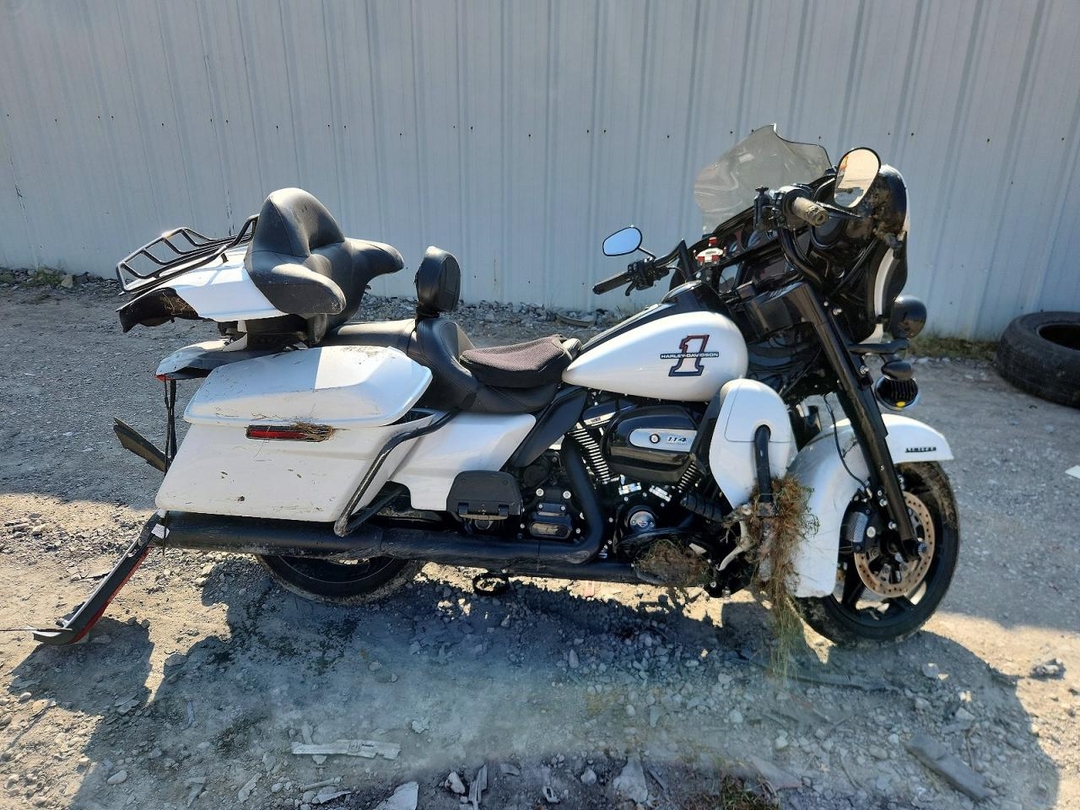 Вид 2024 HARLEY-DAVIDSON FLHTK, угол 1