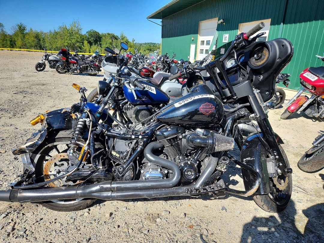 Vue de 2022 HARLEY-DAVIDSON FLHX, angle 1