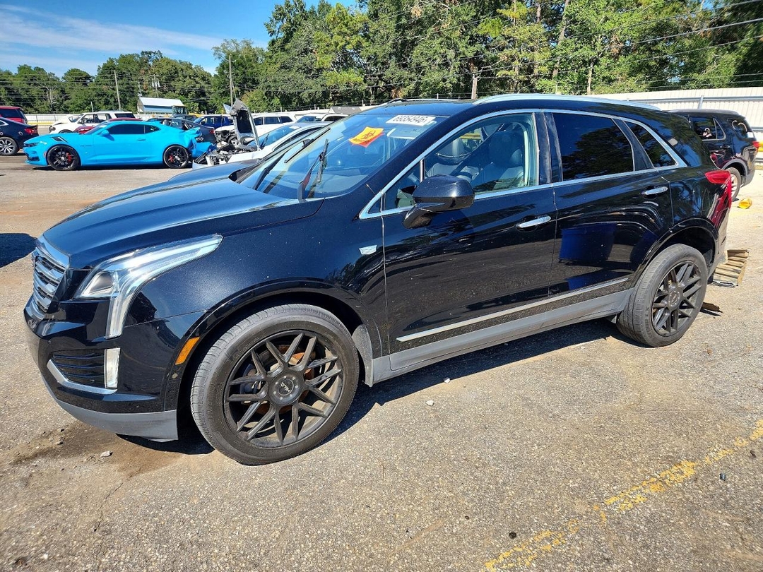 Vista de 2017 CADILLAC XT5 LUXURY, ángulo 1