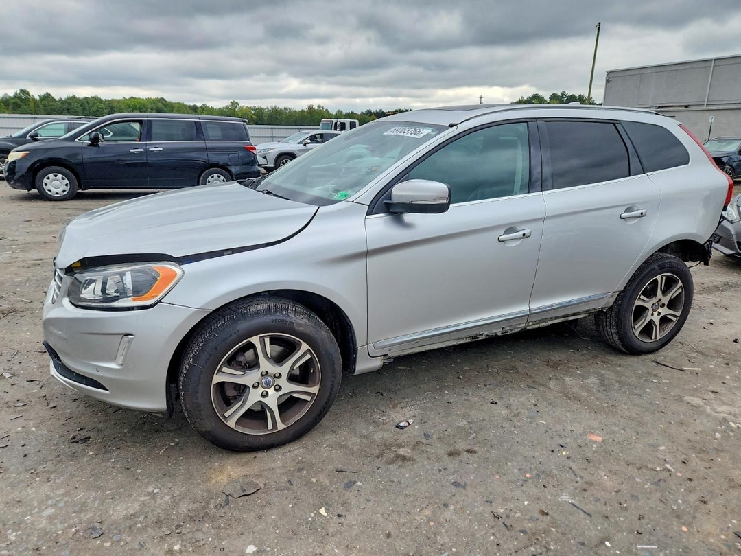 Вид 2015 VOLVO XC60 T6 PREMIER, угол 1