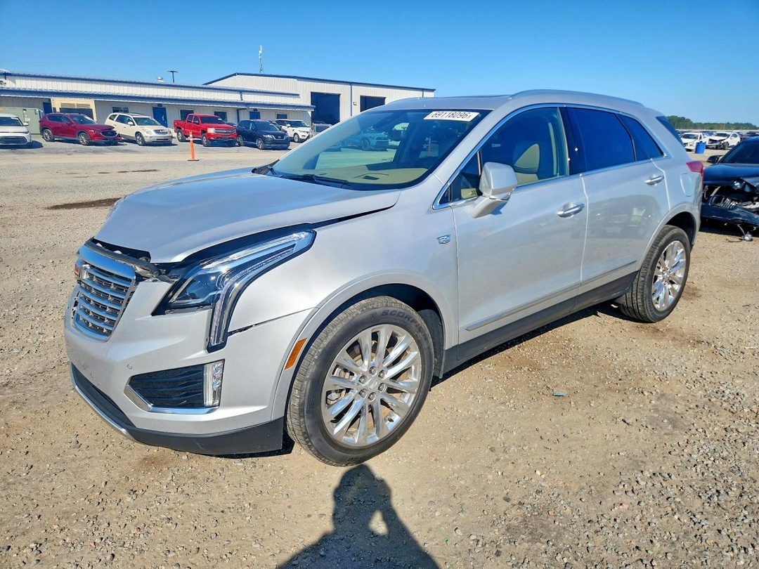 Vedere 2017 CADILLAC XT5 PLATINUM, unghi 1