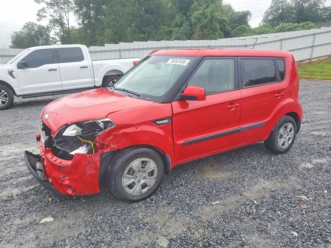 Vue de 2013 KIA SOUL BASE, angle 1