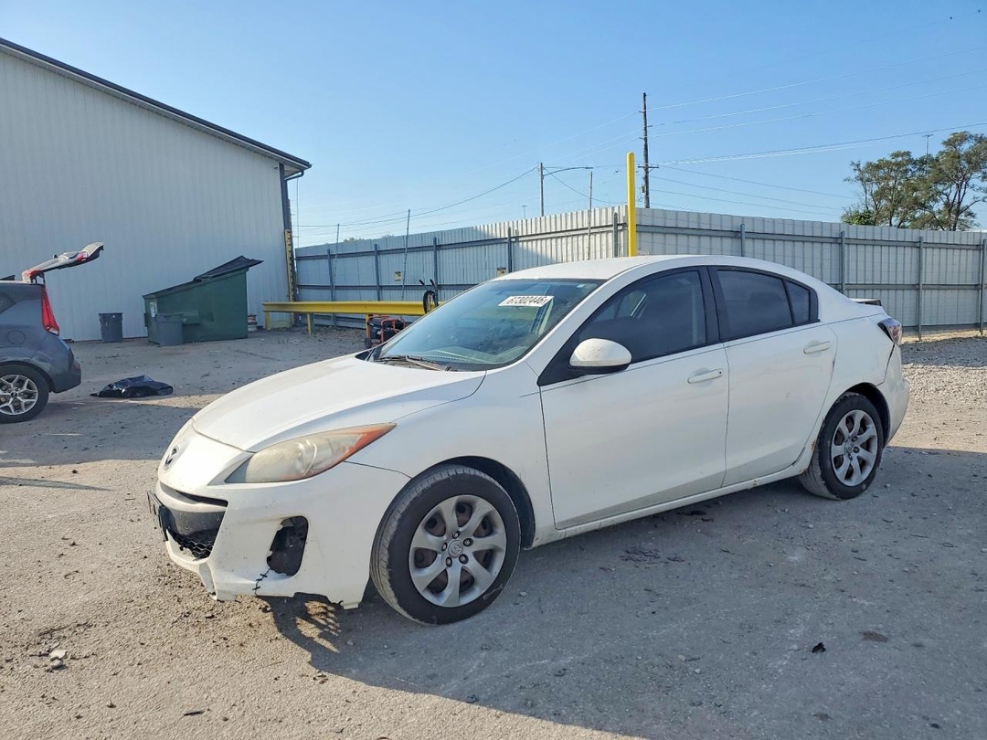Вид 2013 MAZDA 3 I, угол 1