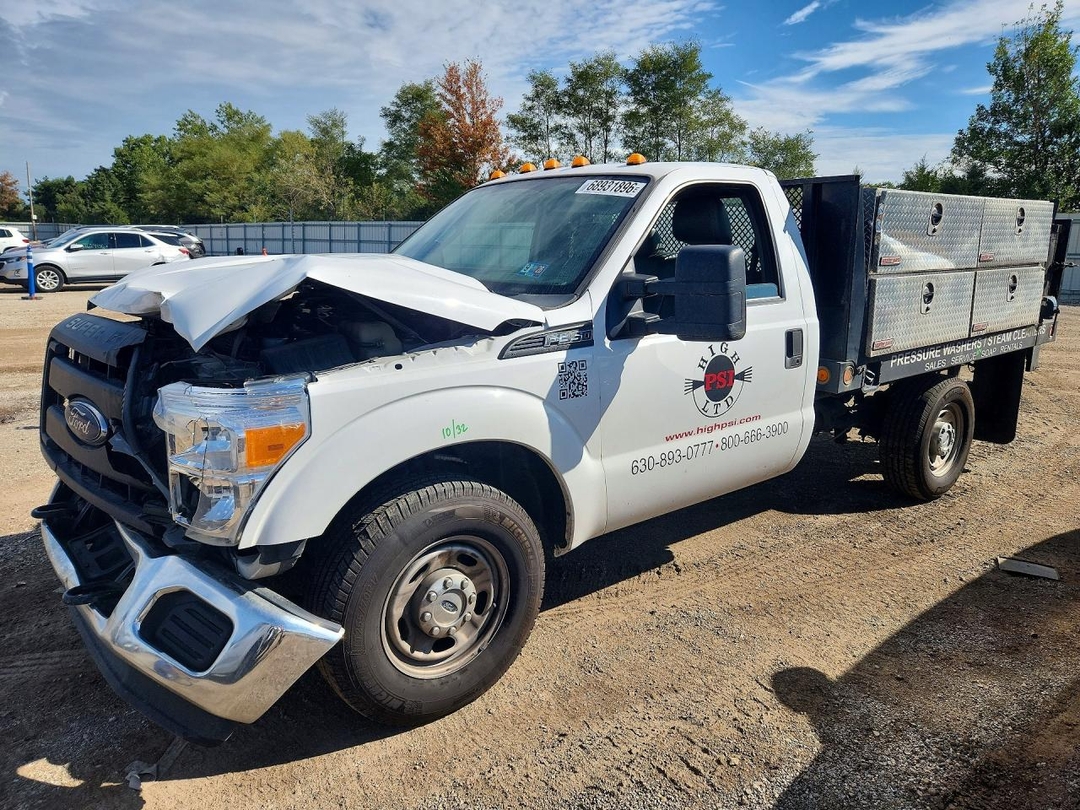 Vue de 2014 FORD F350 SUPER DUTY, angle 1