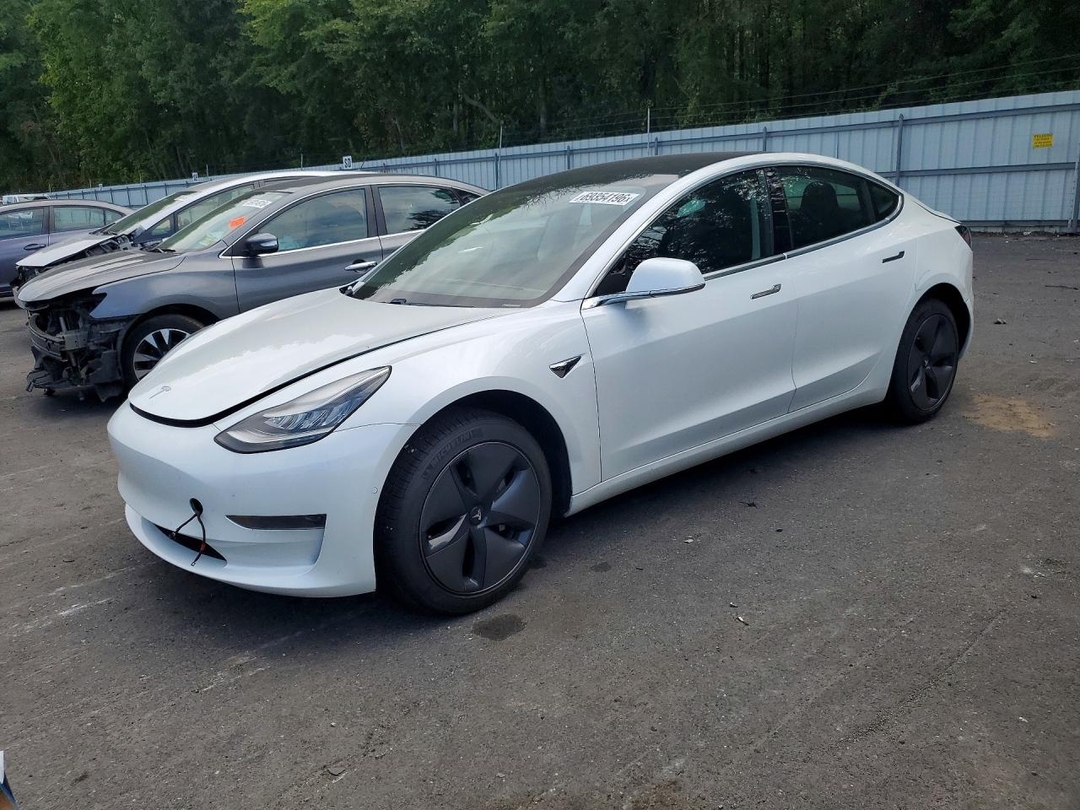 Vue de 2020 TESLA MODEL 3, angle 1