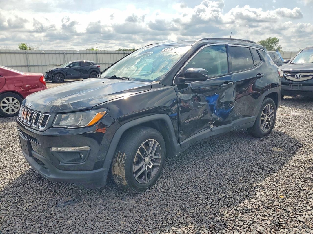 Vue de 2017 JEEP COMPASS LATITUDE, angle 1