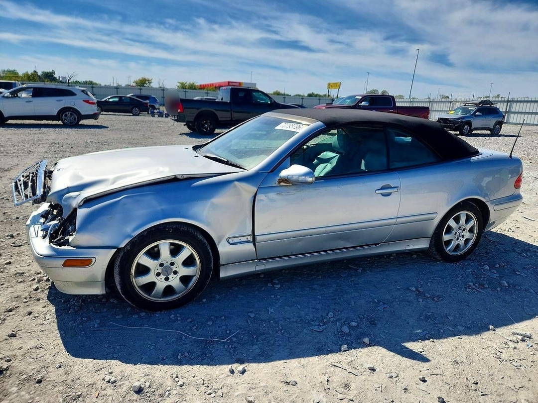 Vista de 2003 MERCEDES-BENZ CLK 320, ángulo 1