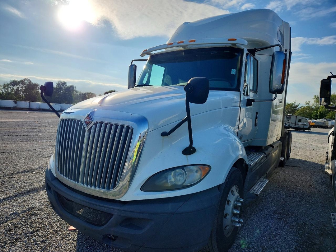 Vista de 2016 INTERNATIONAL PROSTAR SEMI TRUCK, ángulo 1