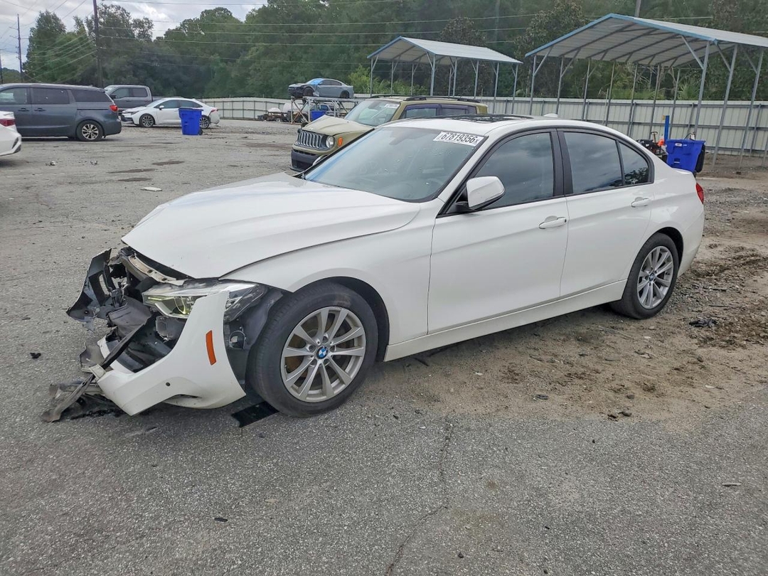 Вид 2018 BMW 320 XI, угол 1