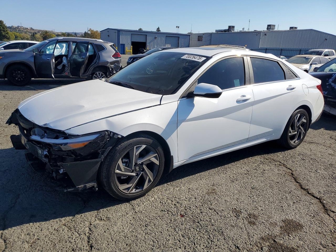 منظر 2025 HYUNDAI ELANTRA LIMITED، زاوية 1