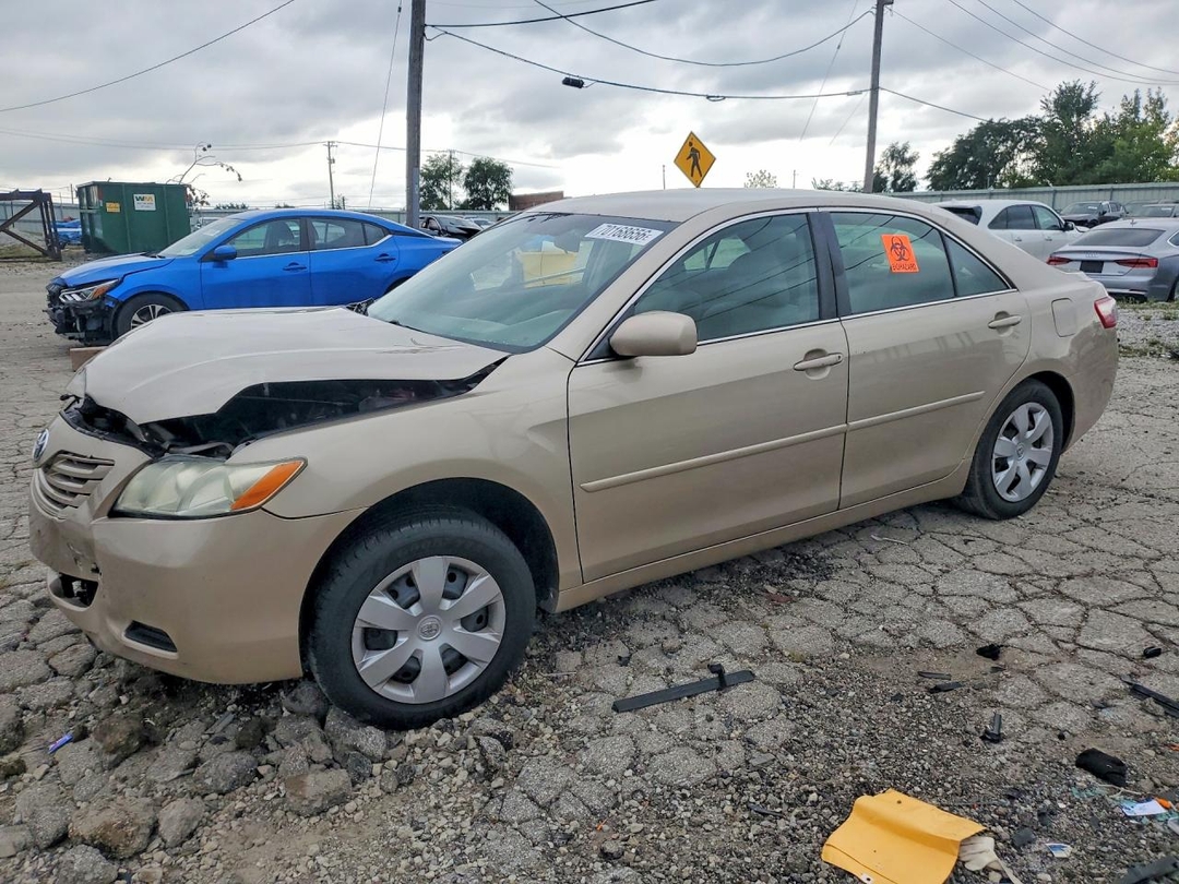 Vue de 2007 TOYOTA CAMRY LE, angle 1