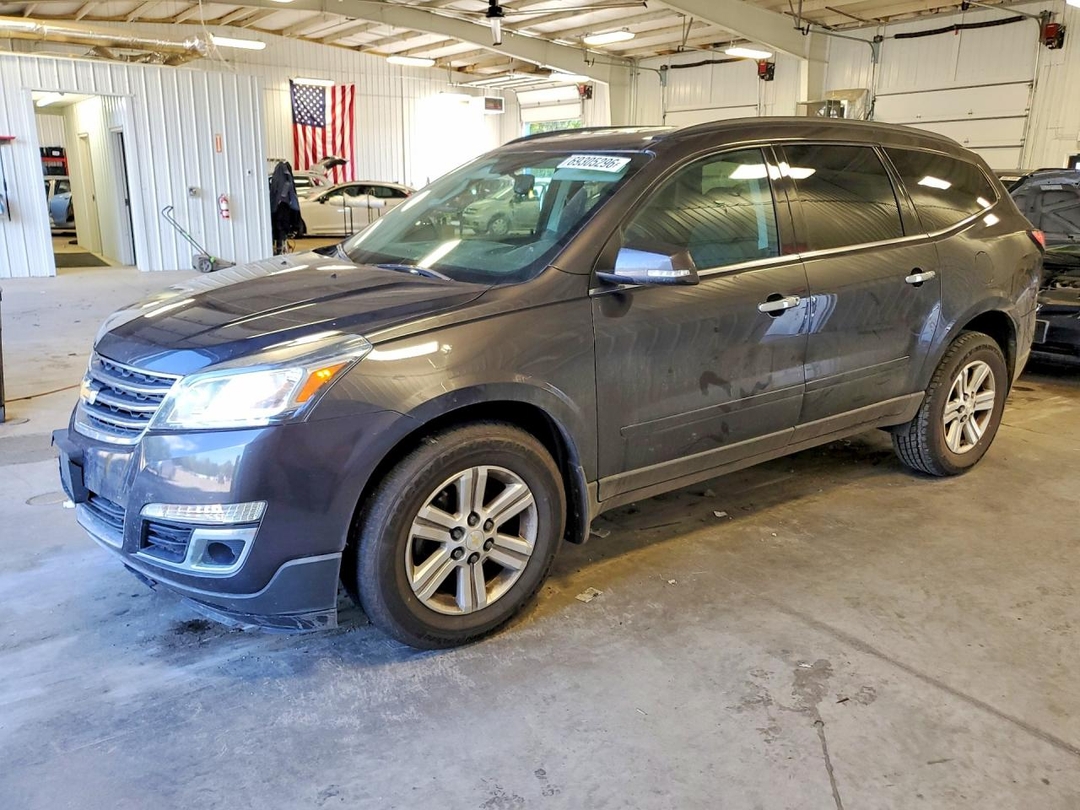 Вид 2014 CHEVROLET TRAVERSE LT, угол 1