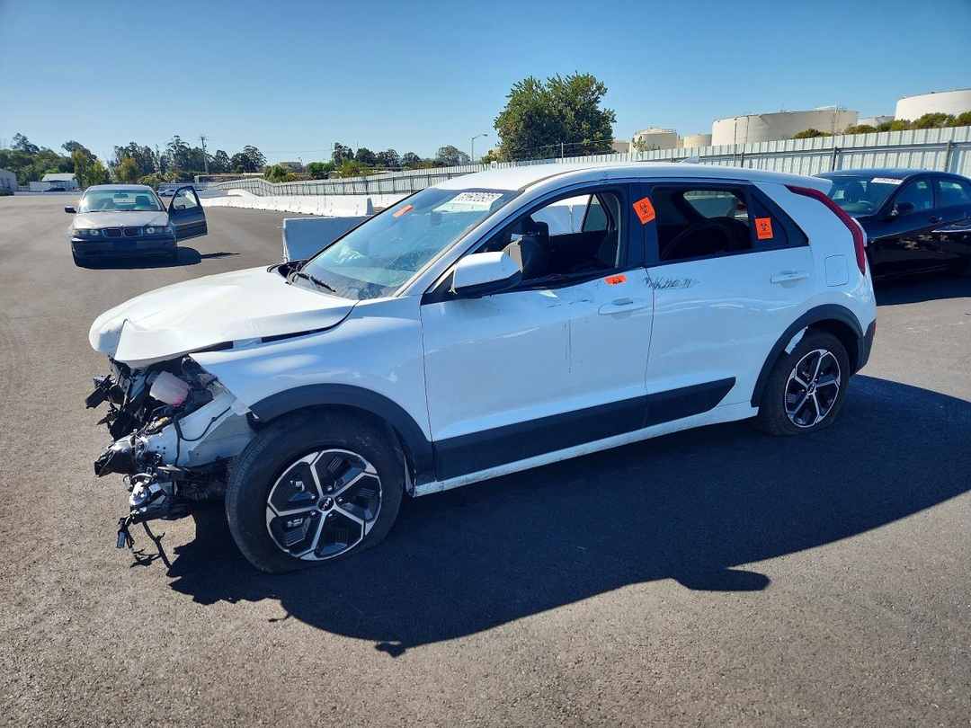منظر 2026 KIA NIRO LX، زاوية 1