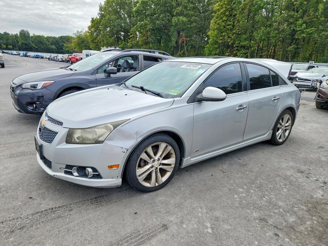 Вид 2011 CHEVROLET CRUZE LTZ, угол 1