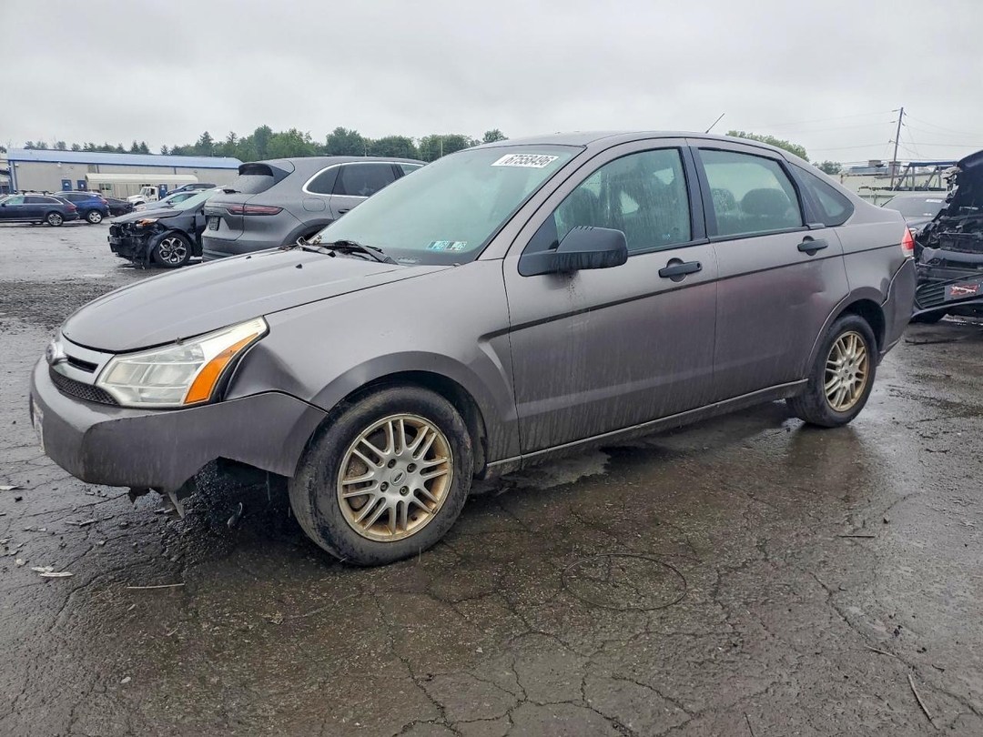 Vue de 2011 FORD FOCUS SE, angle 1