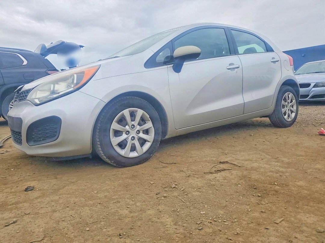 Вид 2013 KIA RIO LX, угол 1