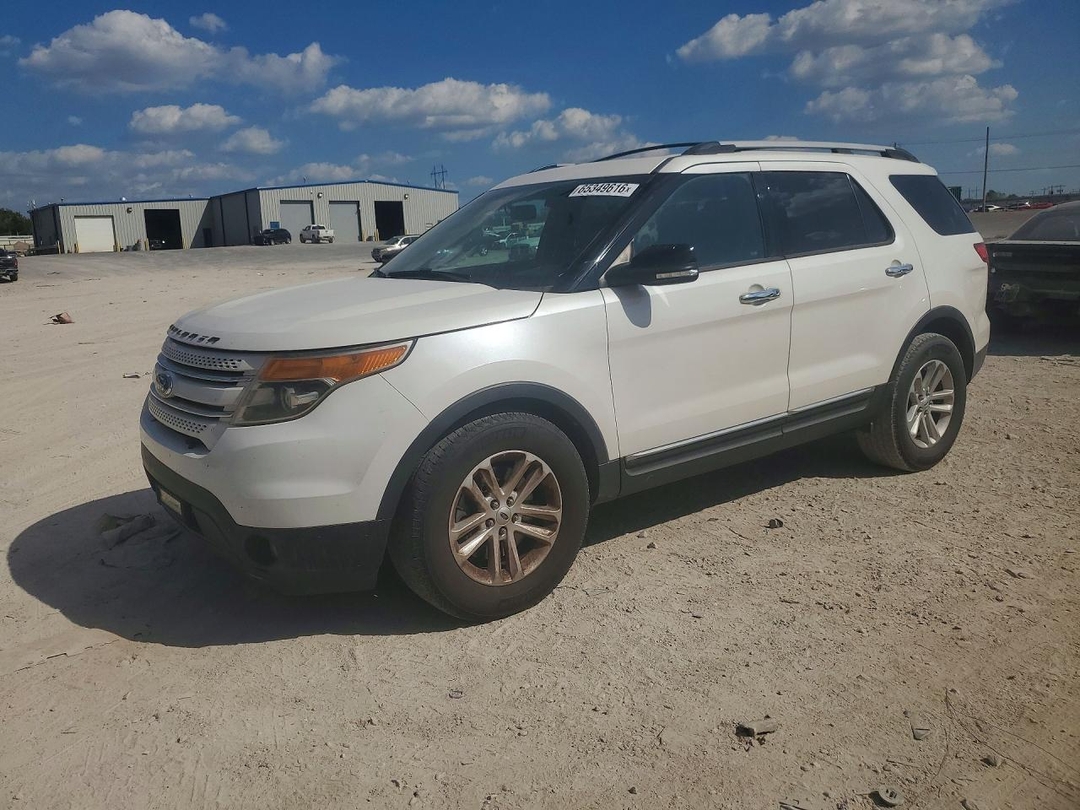 Vue de 2015 FORD EXPLORER XLT, angle 1