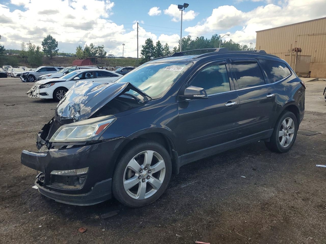 Вид 2017 CHEVROLET TRAVERSE LT, угол 1