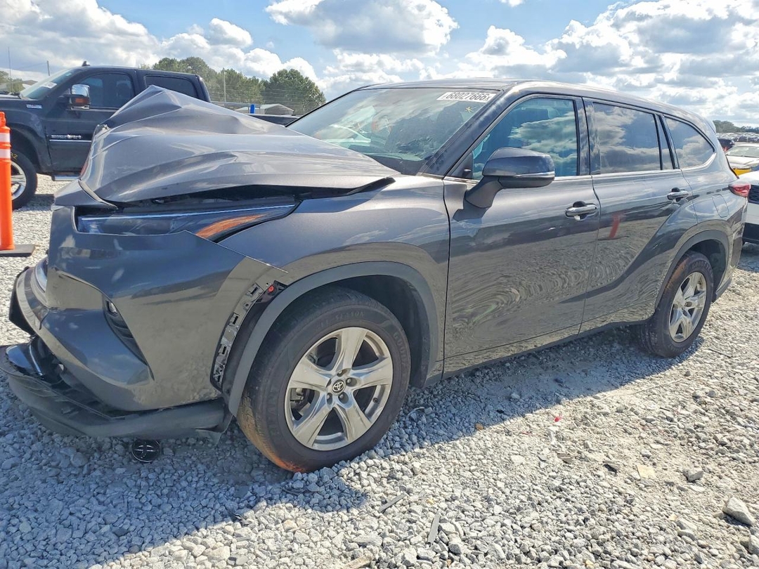 منظر 2022 TOYOTA HIGHLANDER LE، زاوية 1