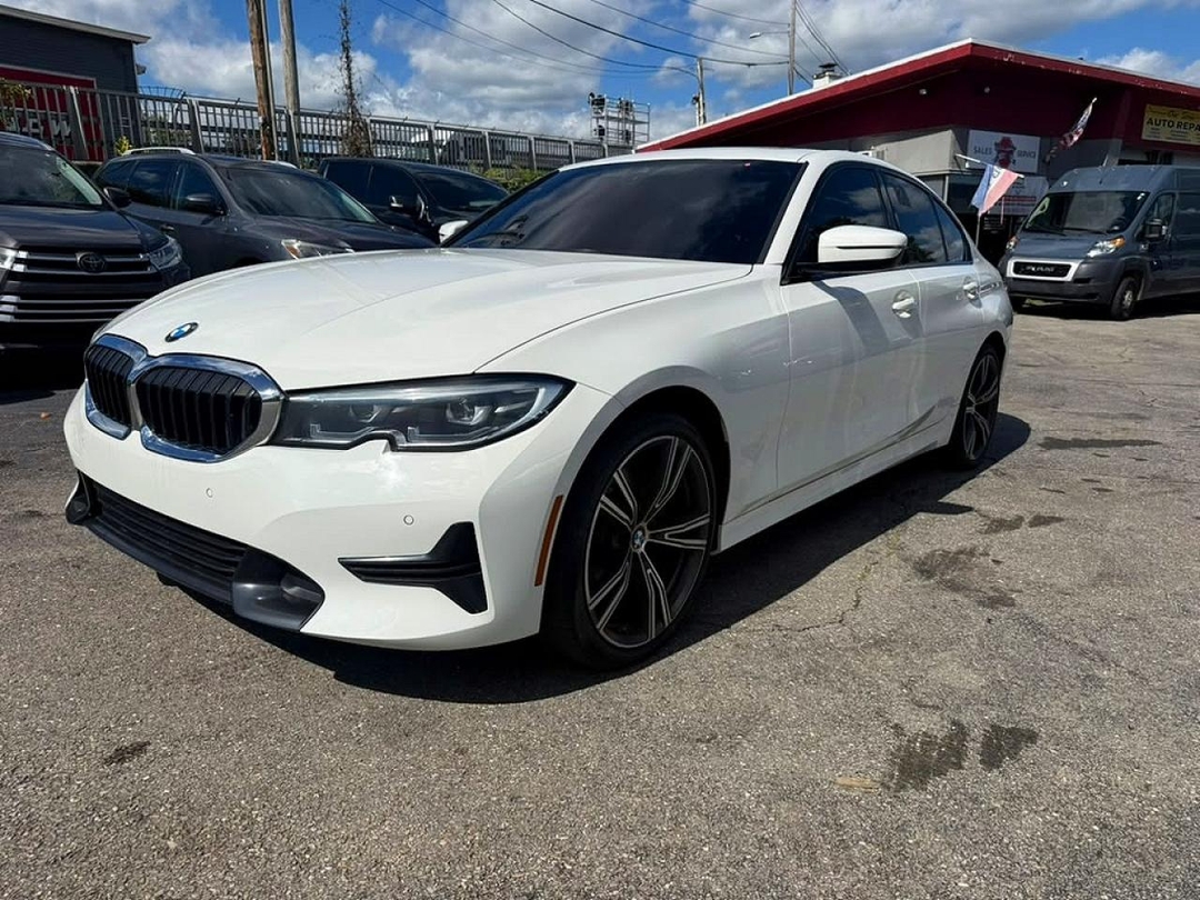 Vedere 2022 BMW 330XI, unghi 1