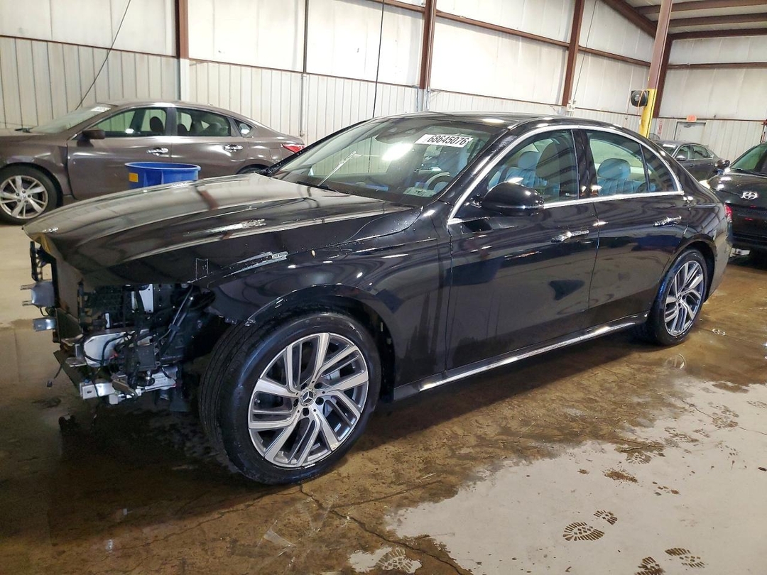 Vue de 2025 MERCEDES-BENZ E 350 4MATIC, angle 1