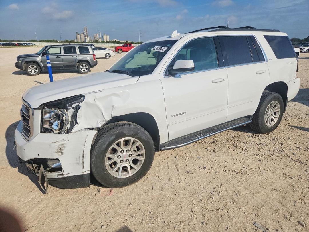 Vue de 2019 GMC YUKON SLT, angle 1