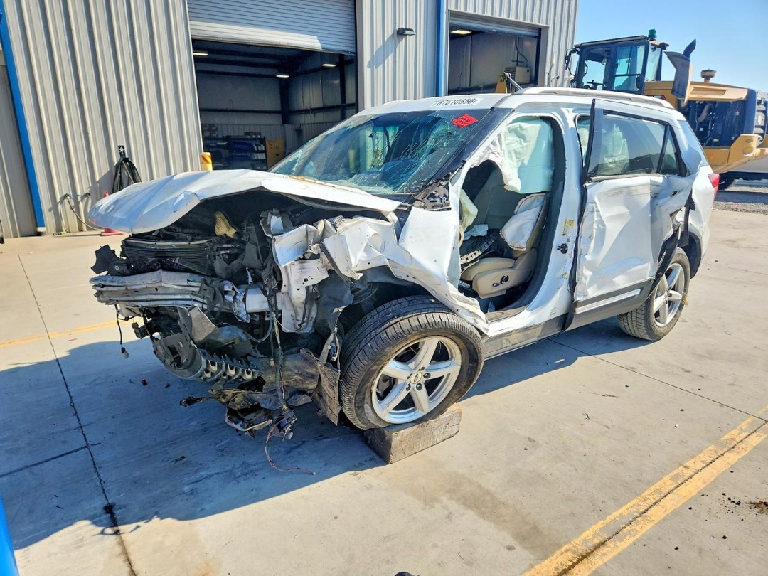 Vista de 2016 FORD EXPLORER XLT, ángulo 1