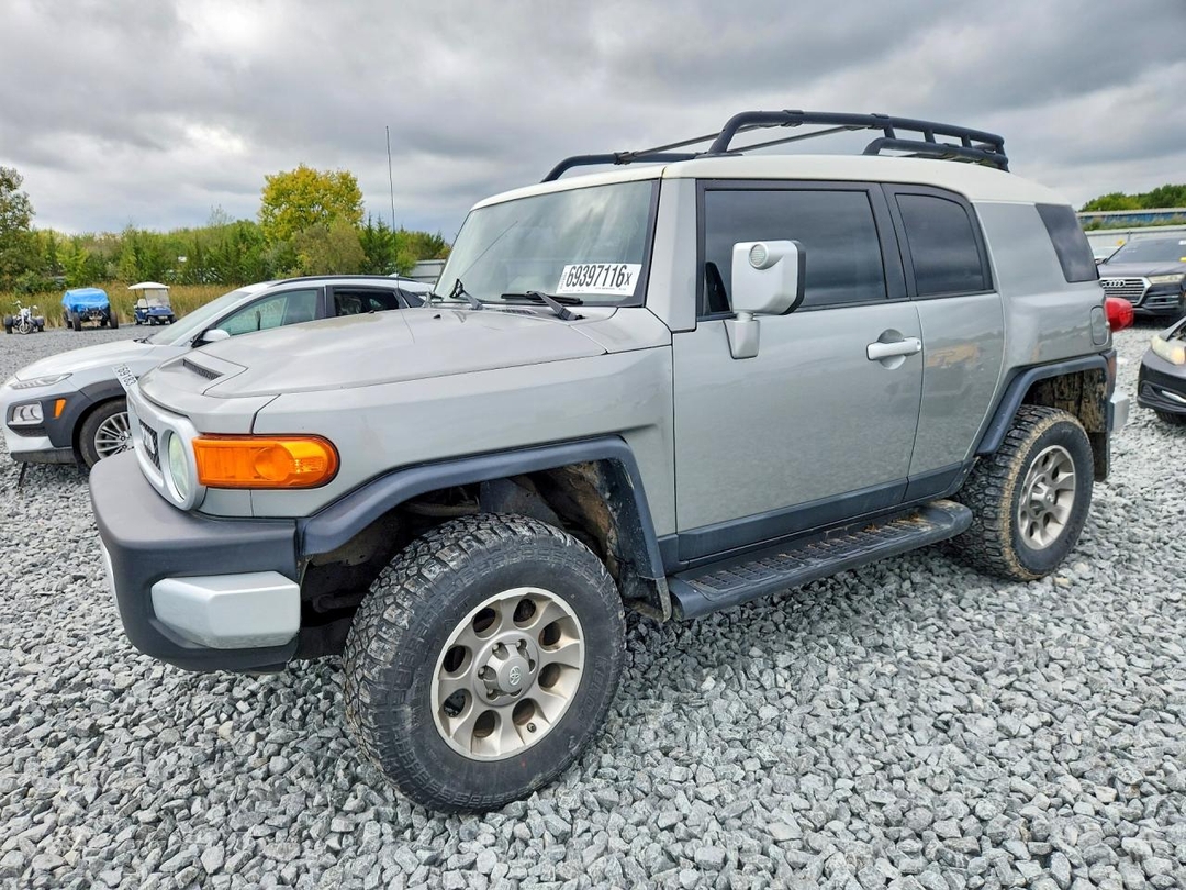 منظر 2012 TOYOTA FJ CRUISER BASE، زاوية 1