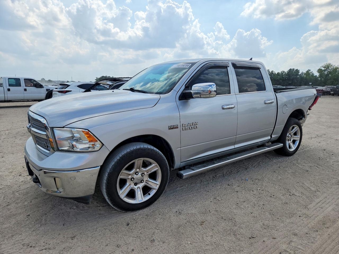Вид 2017 RAM 1500 SLT, угол 1