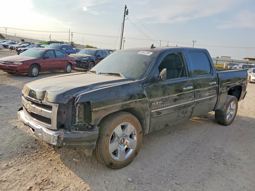 Vue de 2011 CHEVROLET SILVERADO C1500 LT, angle 1