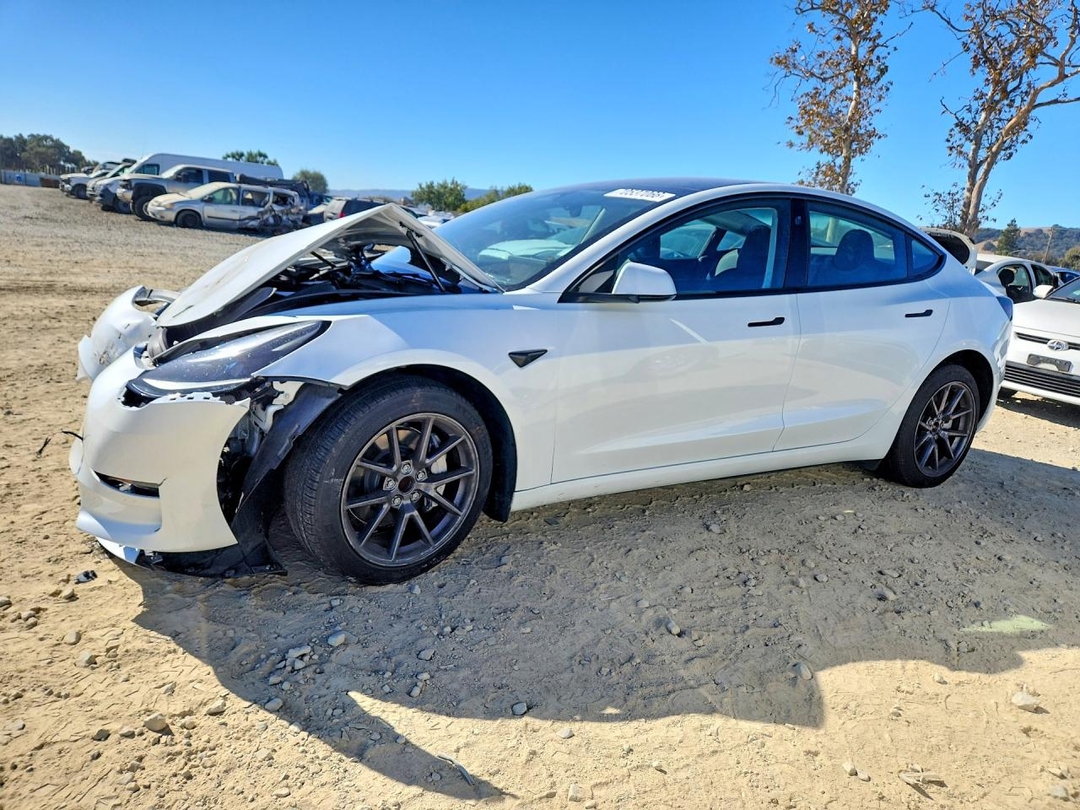 Vue de 2023 TESLA MODEL 3, angle 1