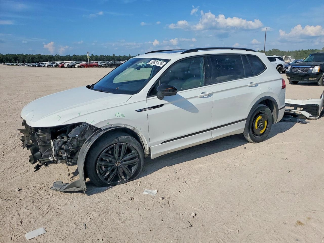 Вид 2022 VOLKSWAGEN TIGUAN SE R-LINE BLACK, угол 1